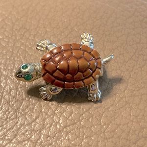 Cute little Gold-tone turtle brooch
